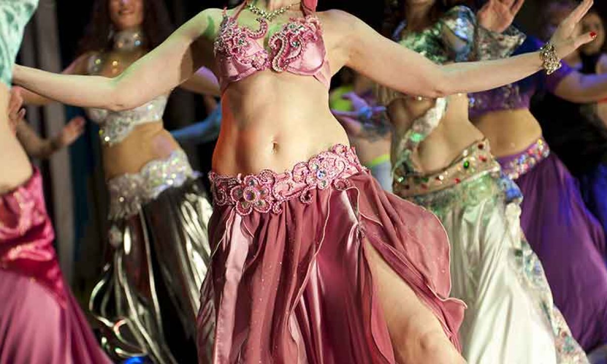 Extranjeras sacuden la danza del vientre en Egipto